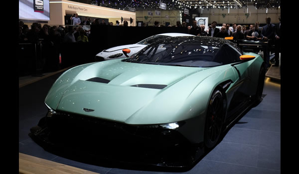 Aston Martin Vulcan - Track-only Super car 2015 front 1